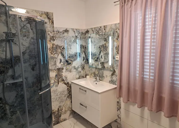 House Stojakovic アパート